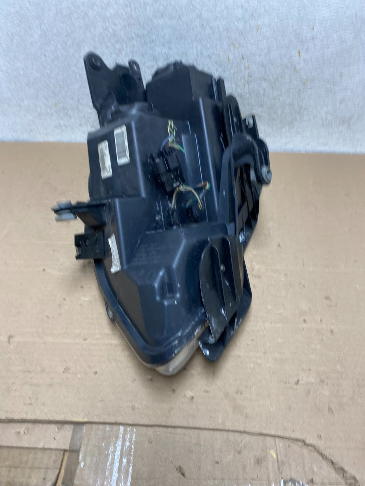 2007 to 2012 Gmc Acadia Halogen Headlight Right Passenger Side AH9527 DW8