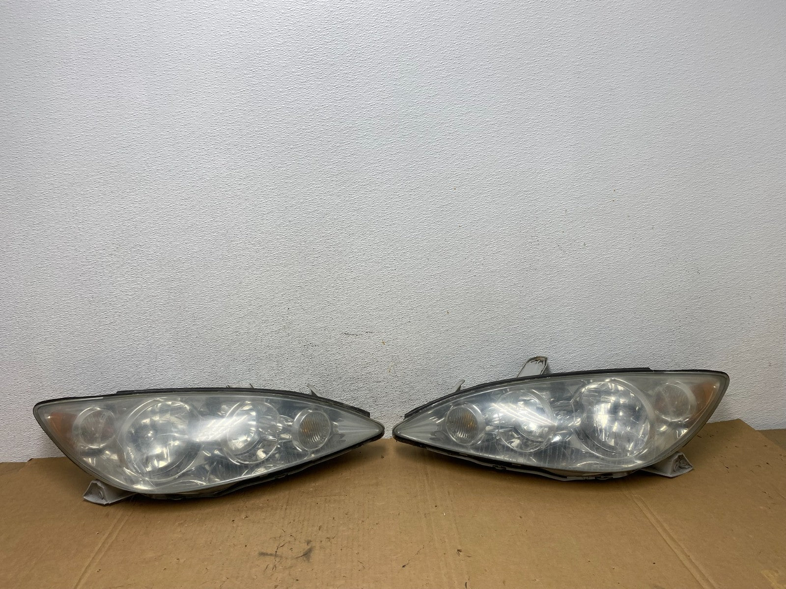 2005 to 2006 Toyota Camry Left+Right Side Set Halogen Headlights AD2812 DW0