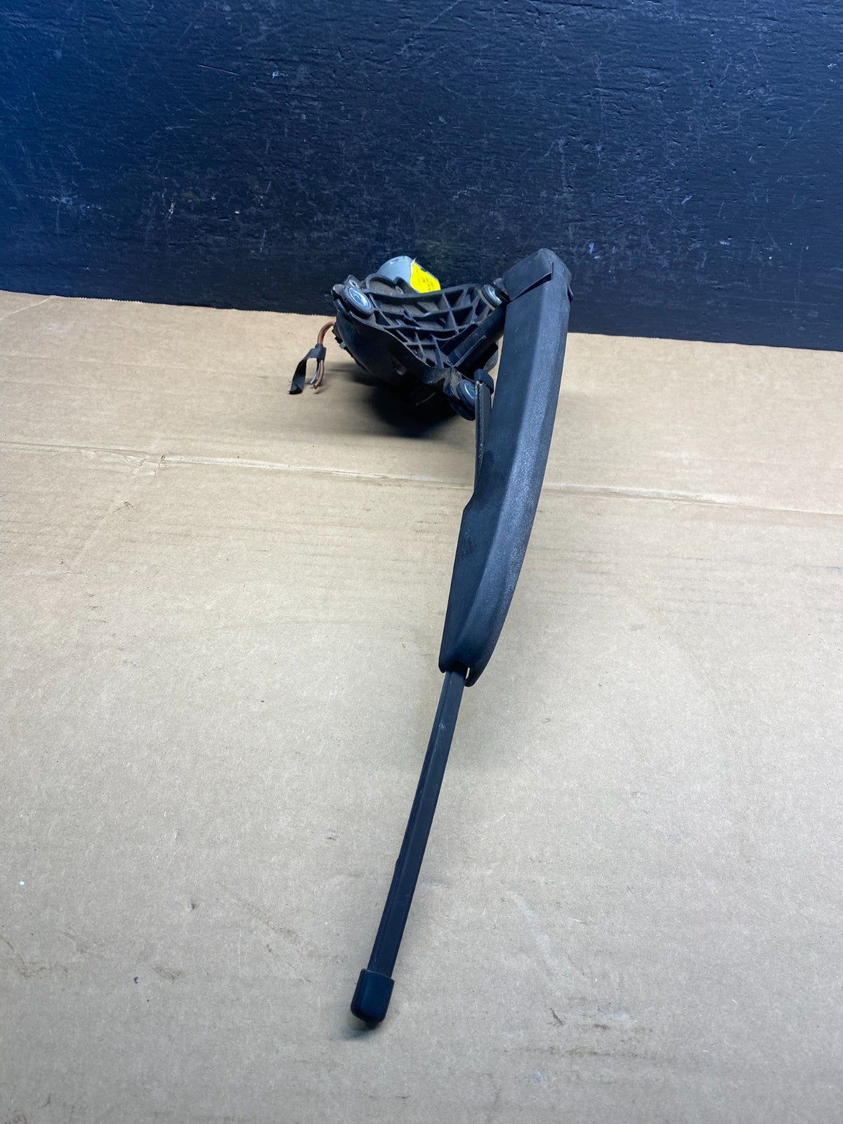 2011 to 2017 BMW X3 Rear Windshield Wiper Motor AD3523 DG2