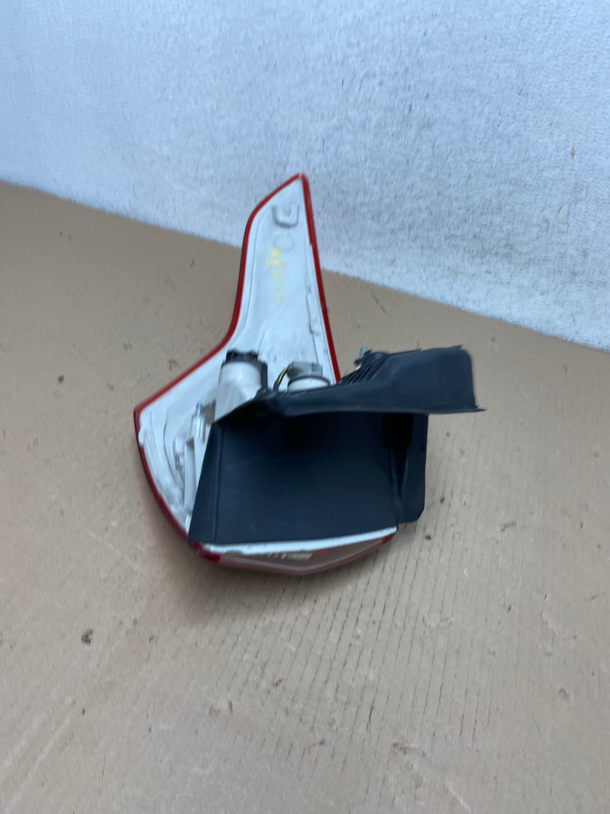2013 to 2016 Ford Escape Right Passenger RH Side Tail Light AF3122 LK5