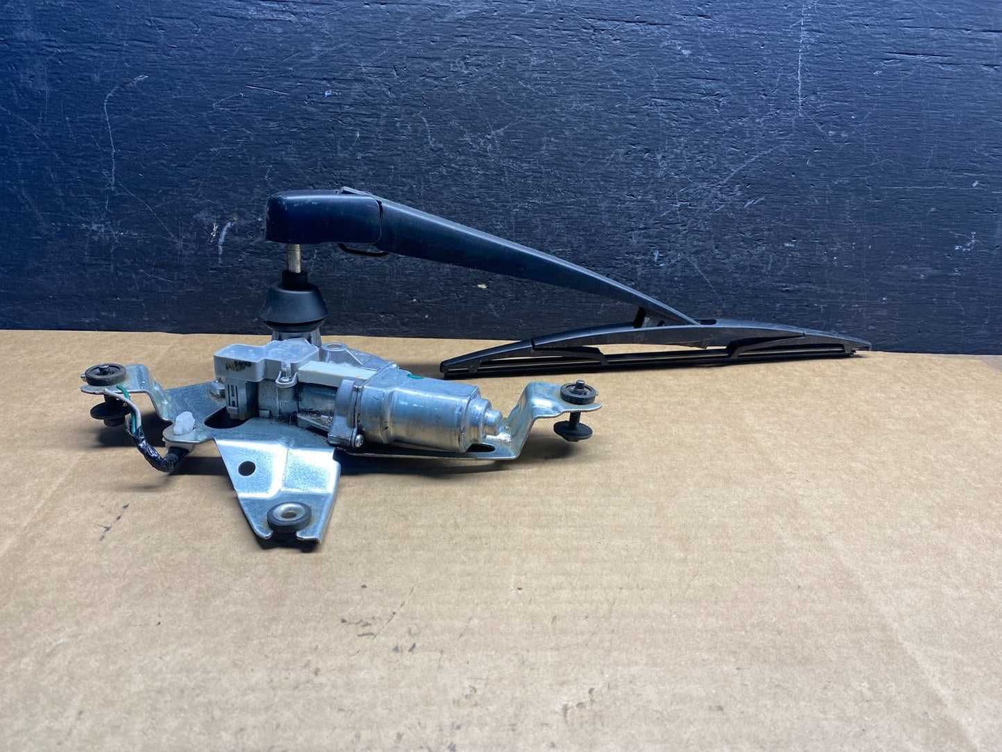 2011 to 2013 Infiniti QX56 QX80 Rear Wiper Motor ad7509 DG1