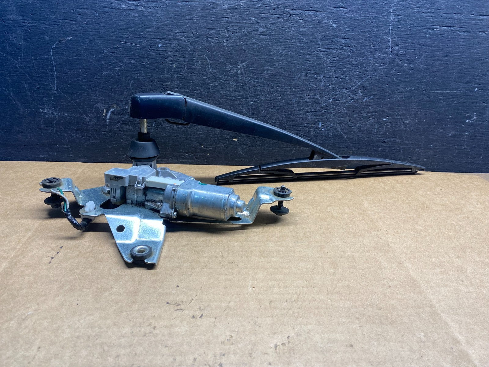 2011 to 2013 Infiniti QX56 QX80 Rear Wiper Motor ad7509 DG1