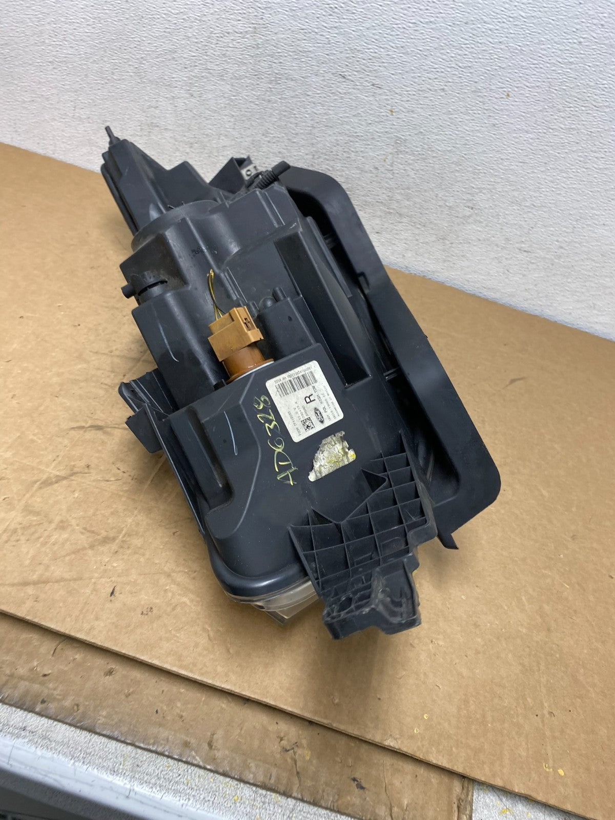 2013 to 2019 Ford Taurus Right Passenger RH Side Headlight Halogen AD6328 DW8