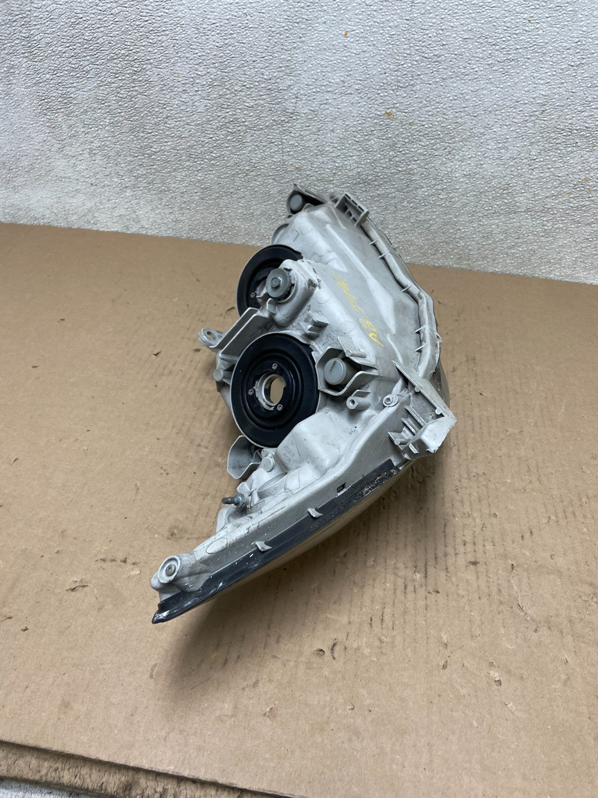 2005 to 2006 Toyota Camry Left Driver LH Halogen Headlight AB5996 DW8