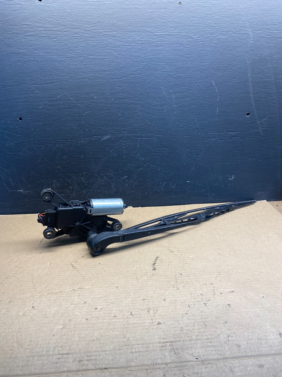 2000 to 2006 BMW X5 E53 Rear Windshield Wiper Motor OEM AC6846 DG0