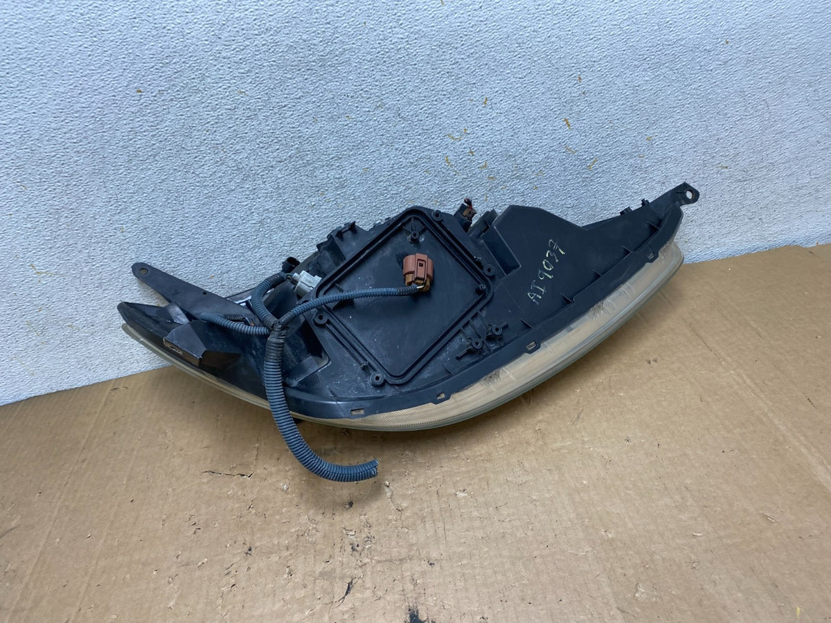 2004-2005 Toyota Sienna Left Driver LH Side Halogen Headlight AI9037 DW7