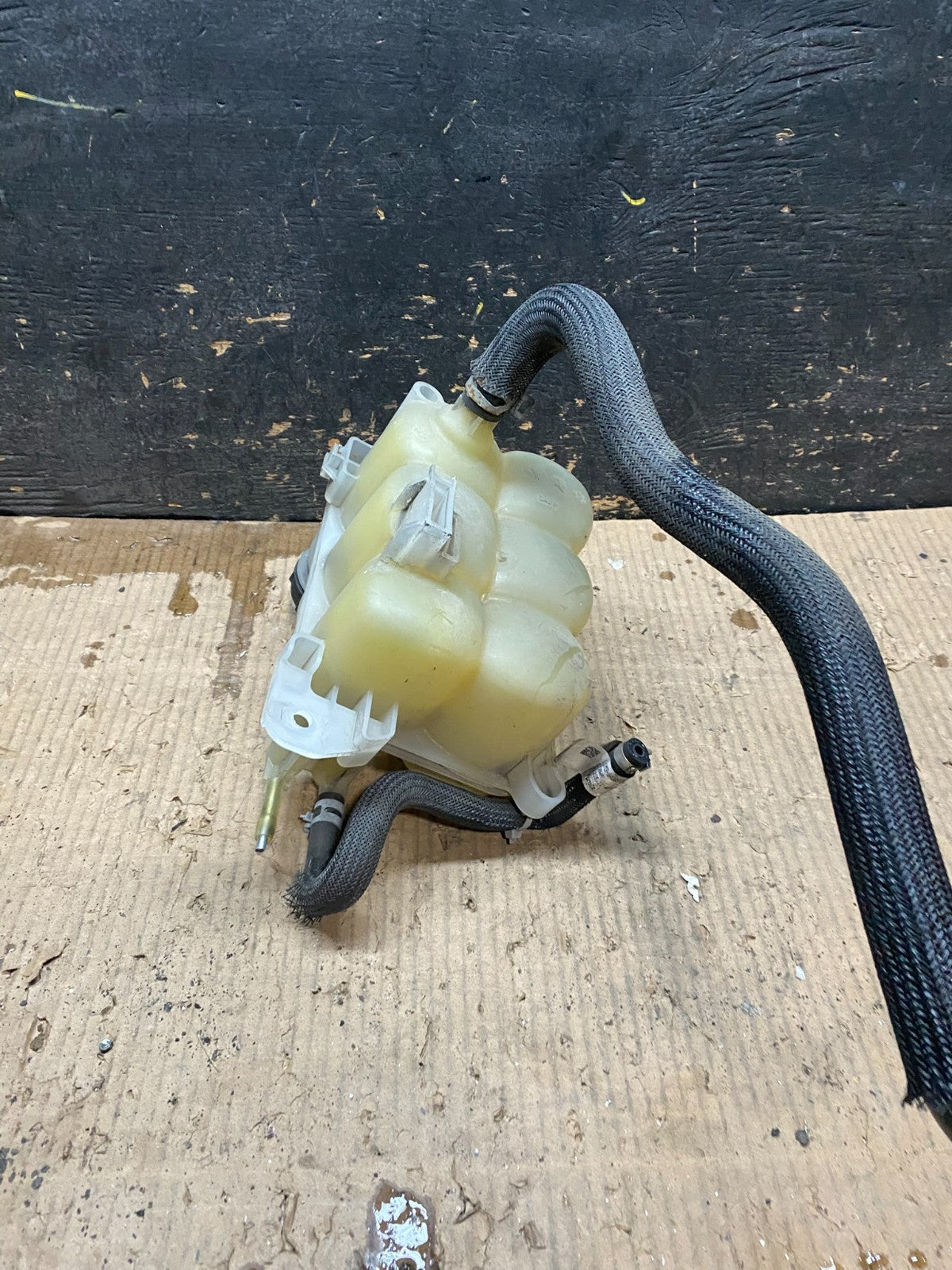 2020-2023 Ford Explorer Radiator Coolant Recovery Bootle Tank  x0250 DG7