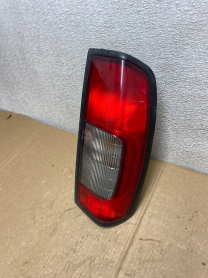 1998 1999 2000 Nissan Frontier Right Passenger RH Side Tail light V1269 DW1