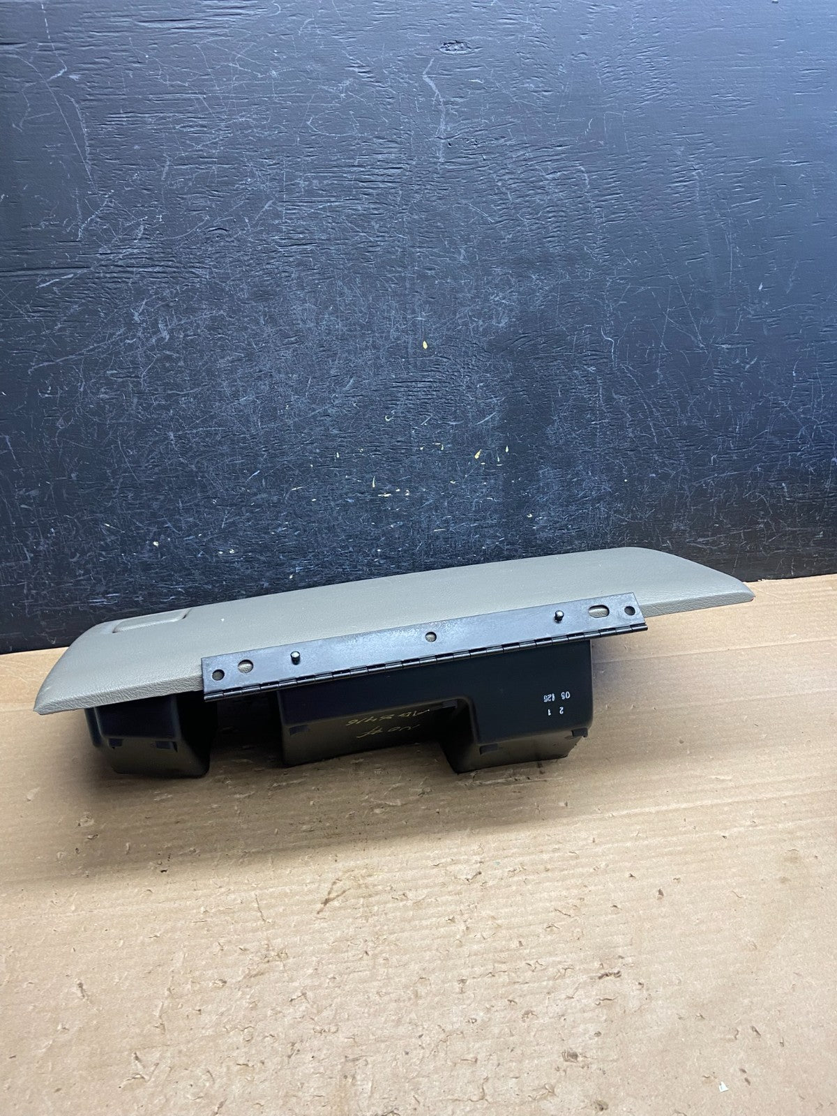 1999-2006 Chevrolet Silverado Glove Box Dash Storage Compartment Tan AG84164