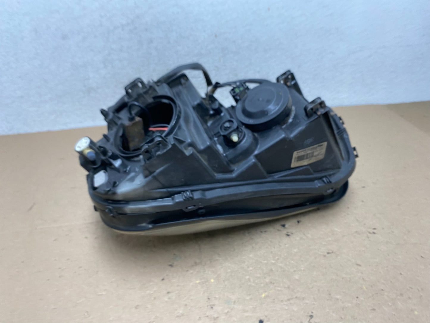 2003 to 2006 Volvo XC90 Right Passenger Rh Side Headlight Halogen AF5696 DW5