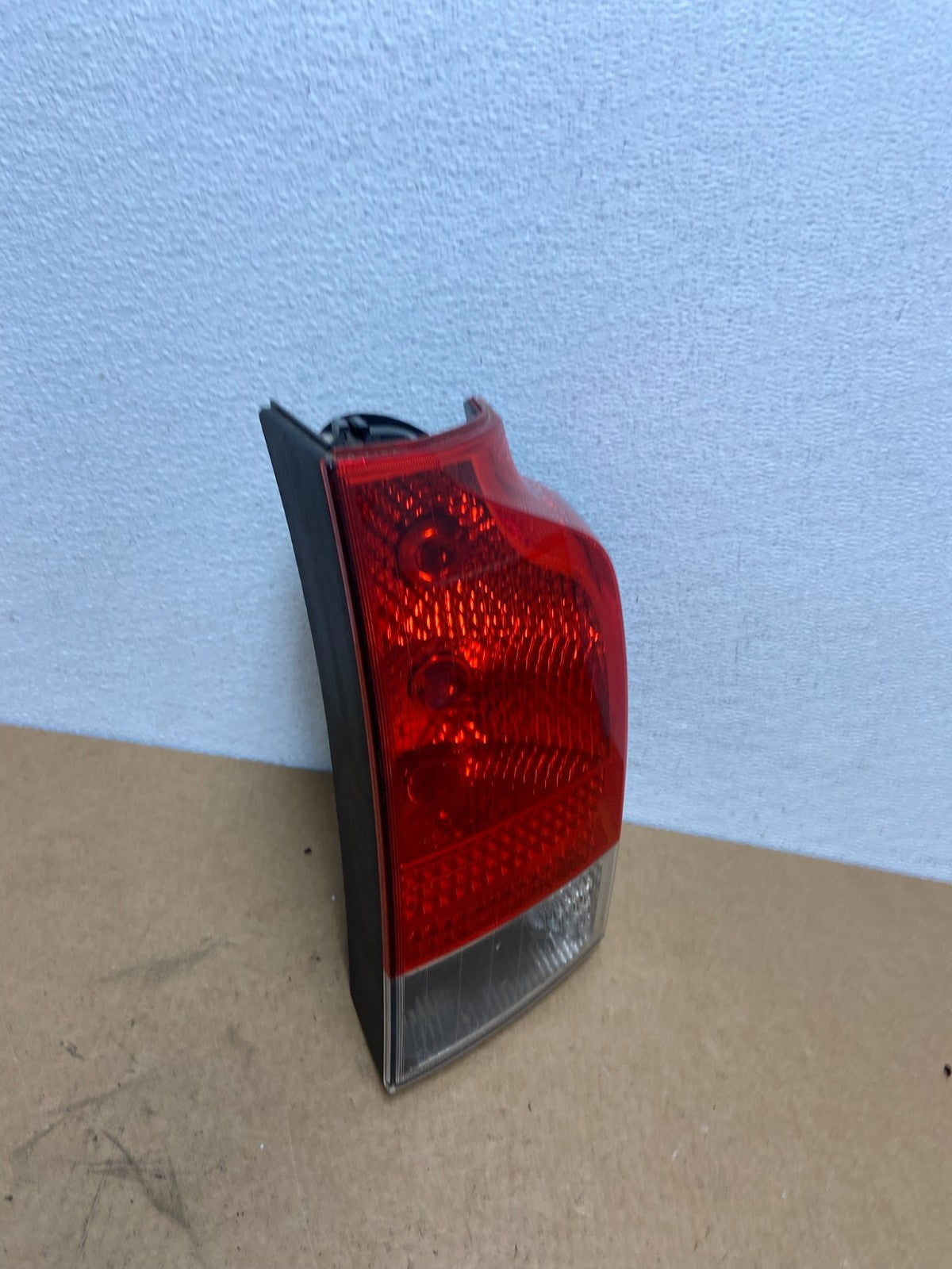 2005 to 2007 Volvo Xc70 V70 Right Passenger RH Side Tail Light Oem AC1771 DW2