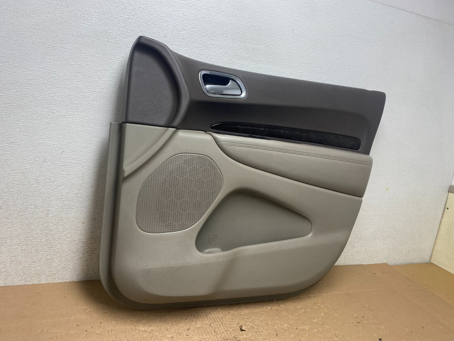 2011 to 2019 Jeep Grand Cherokee Front Right Passenger Side Panel Door M5560 DG2