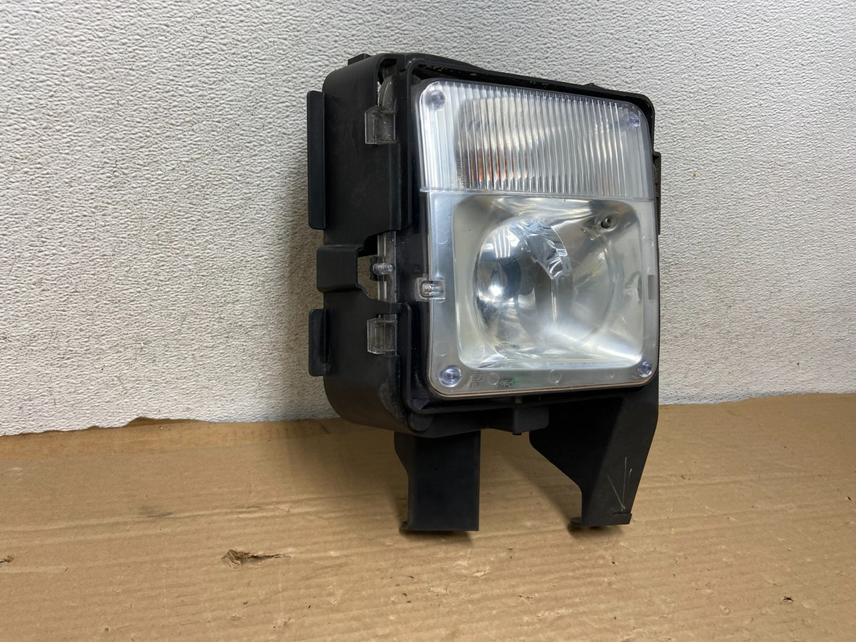 2004 to 2009 Cadillac SRX Right Passenger RH Side Front Fog Light ag8233 DG1