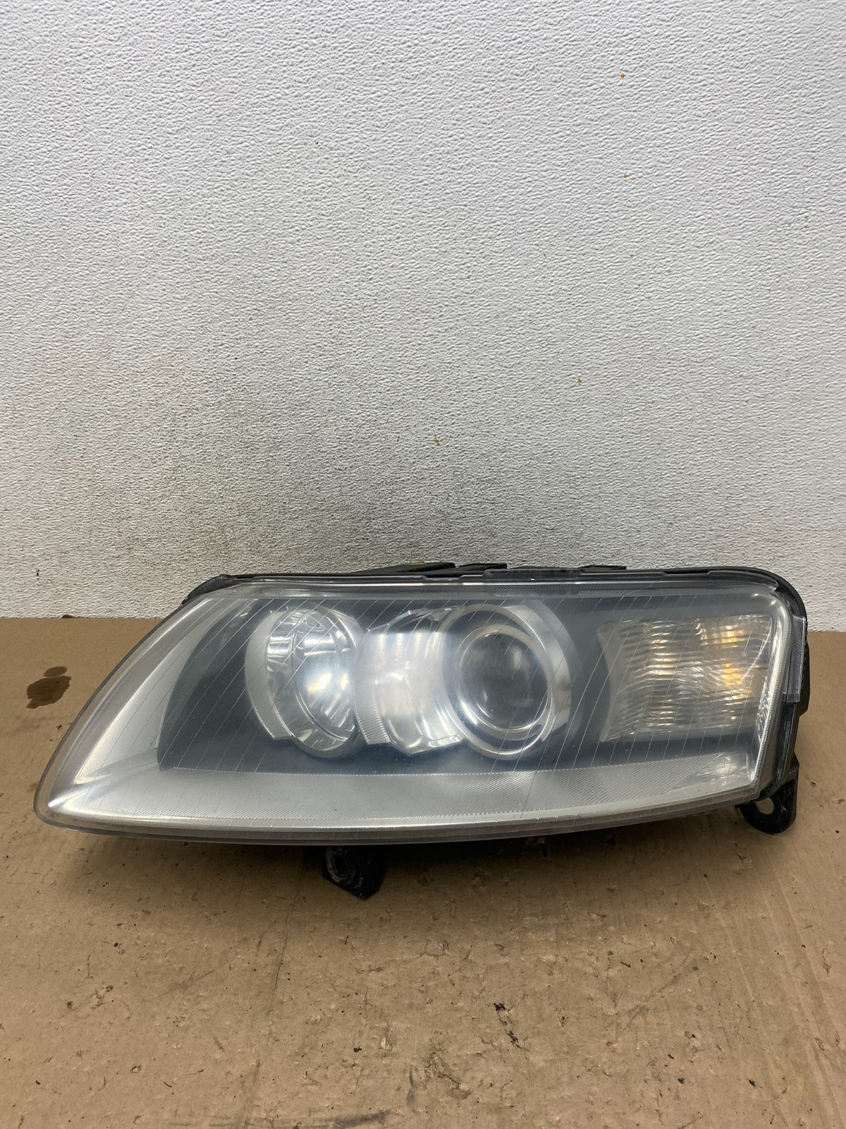 2005 to 2008 Audi A6 Left Driver Side Headlight Xenon HID AG5459 DW0