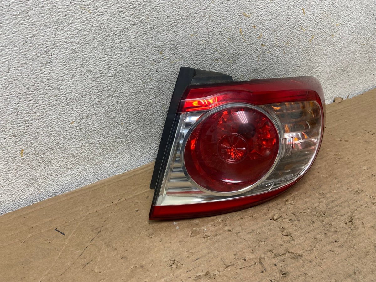 2010 to 2012 Hyundai Santa Fe Right Passenger RH Tail Light AH9261 LK1