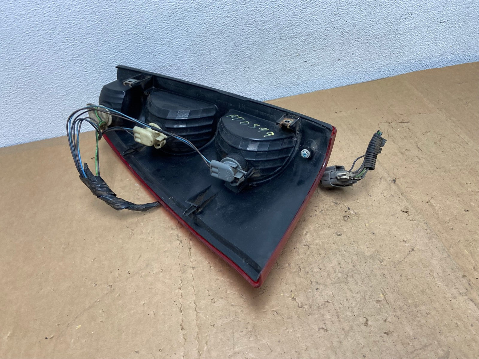 2002 to 2006 Chevrolet Avalanche Left Driver LH Tail Light AD0599 LK6