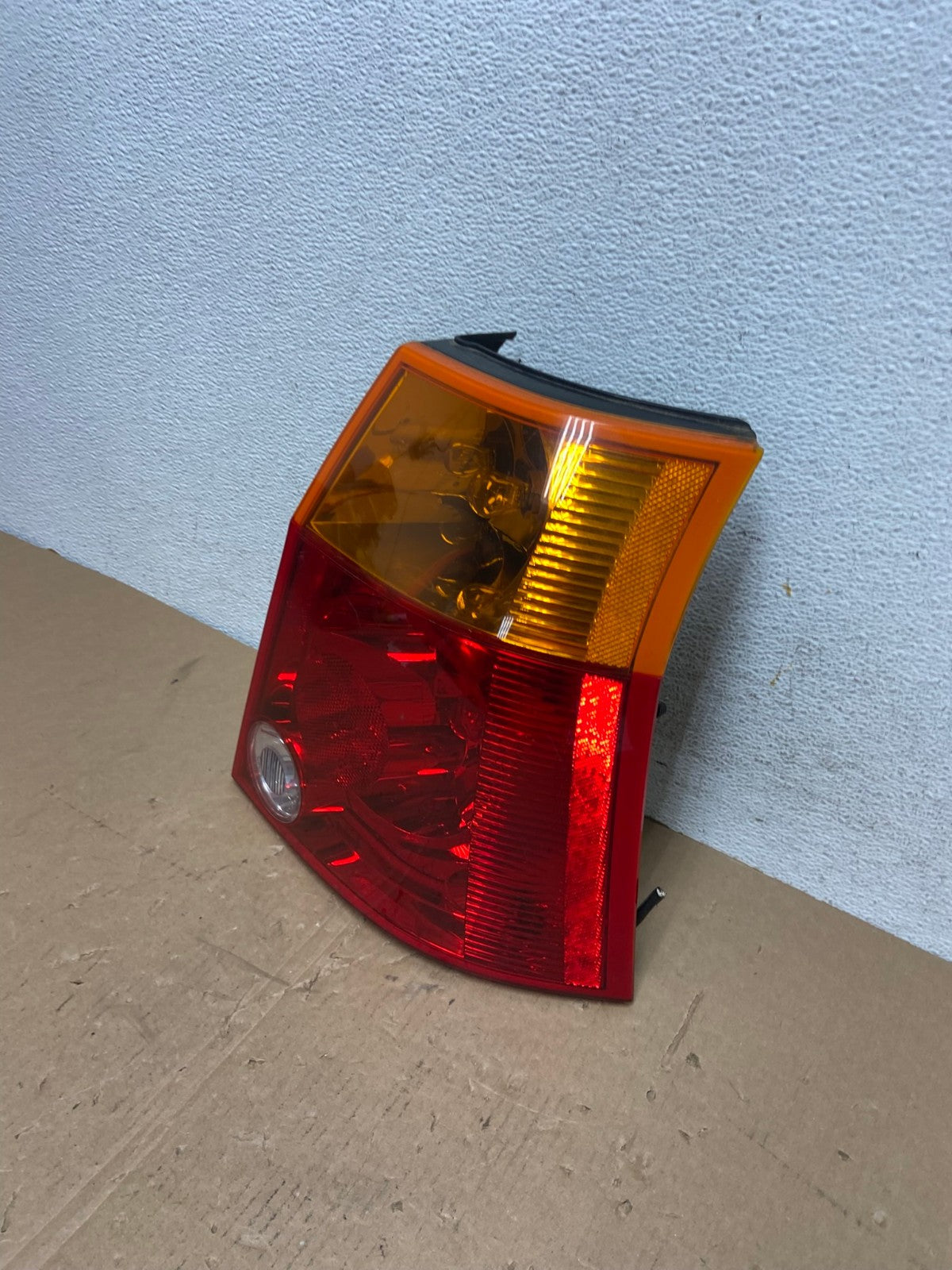 2004 to 2006 Chrysler Pacifica Right Passenger Rh Side Tail Light AD7976 LK1