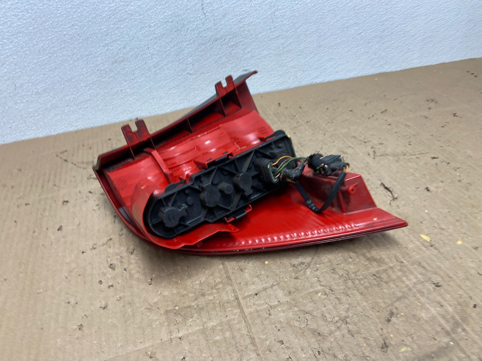 2002-2005 Mercedes ML 350 Ml-Class Right Passenger Rh Side Tail Light AB9868 DW4