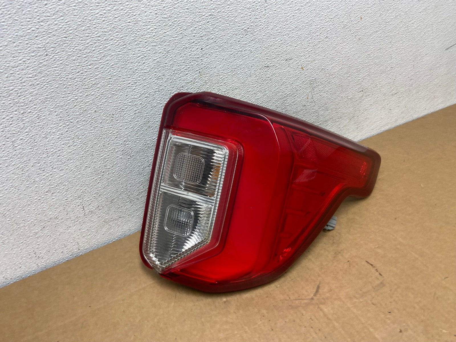 2020 2021 2022 2023 Ford Explorer Right Passenger Side Tail light AD5401 LK2