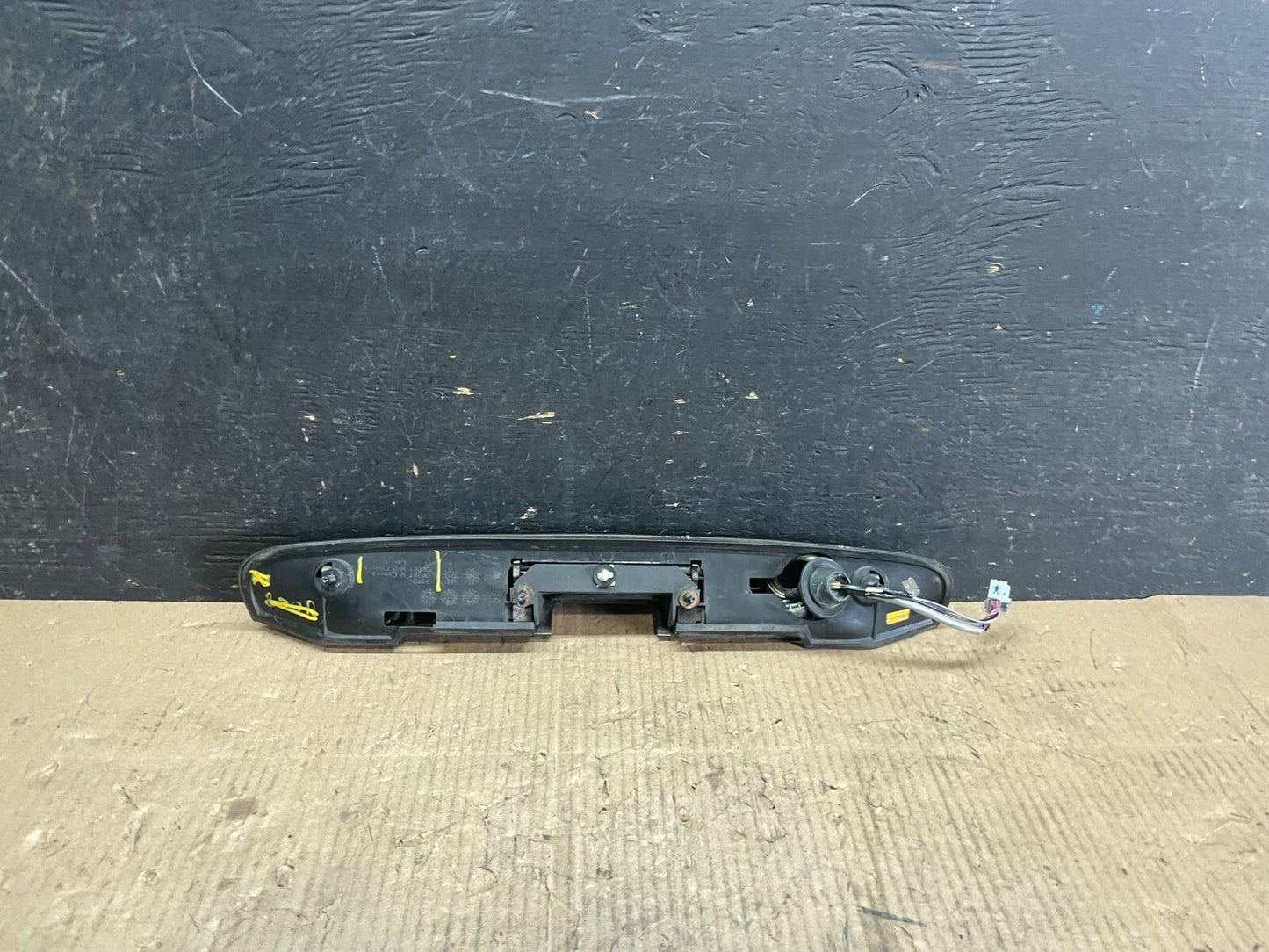 2008-2012 Buick Enclave Trunk Lid Finish Panel Moulding w/ Camera OEM M6087 DG8