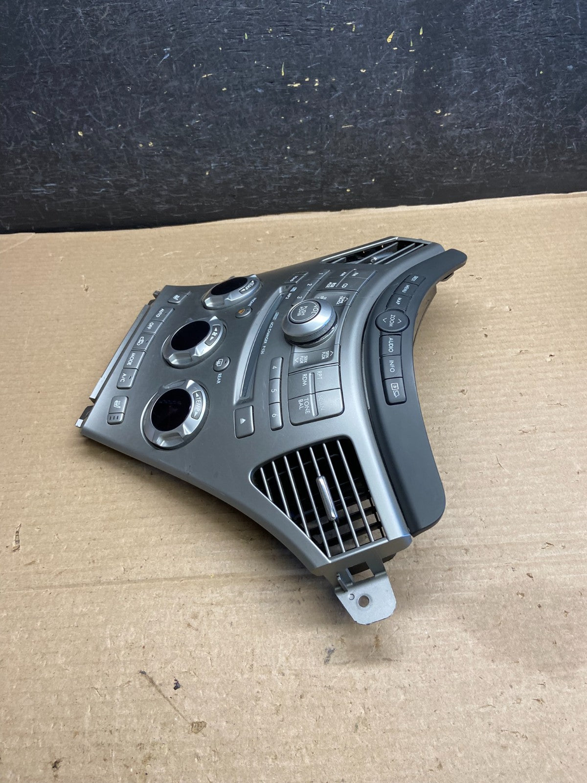 2006-2009 Subaru Tribeca Radio CD Player Climate Control Bezel Panel AH3567 DG2