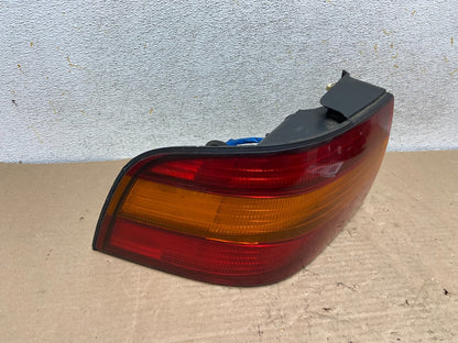1990 to 1994 Lexus LS400 Left Driver LH Side Tail Light AI0919 DG2