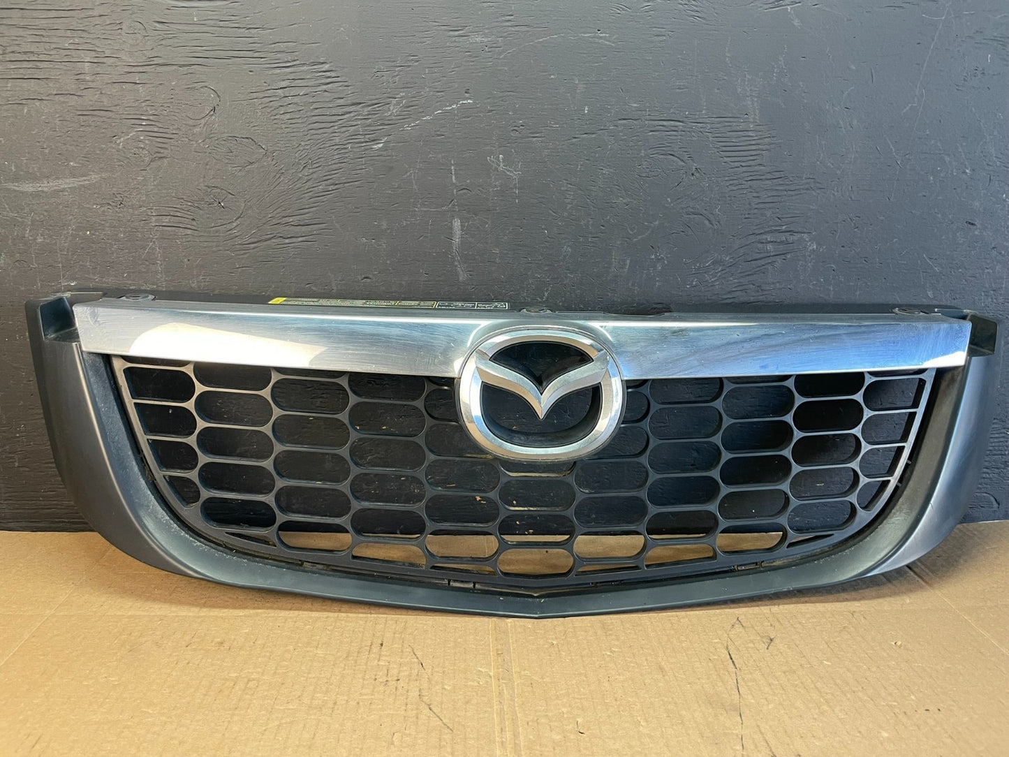 2008 - 2011 Mazda Tribute Front Upper Grille Grill Oem ac2339 DG0