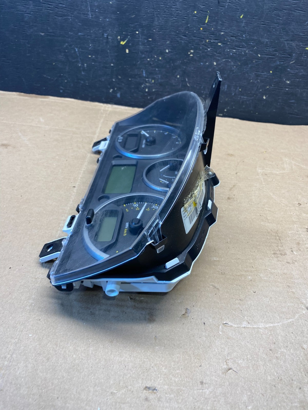2008 Land Rover LR2 Speedometer Cluster Gauge Oem r2499 DG3