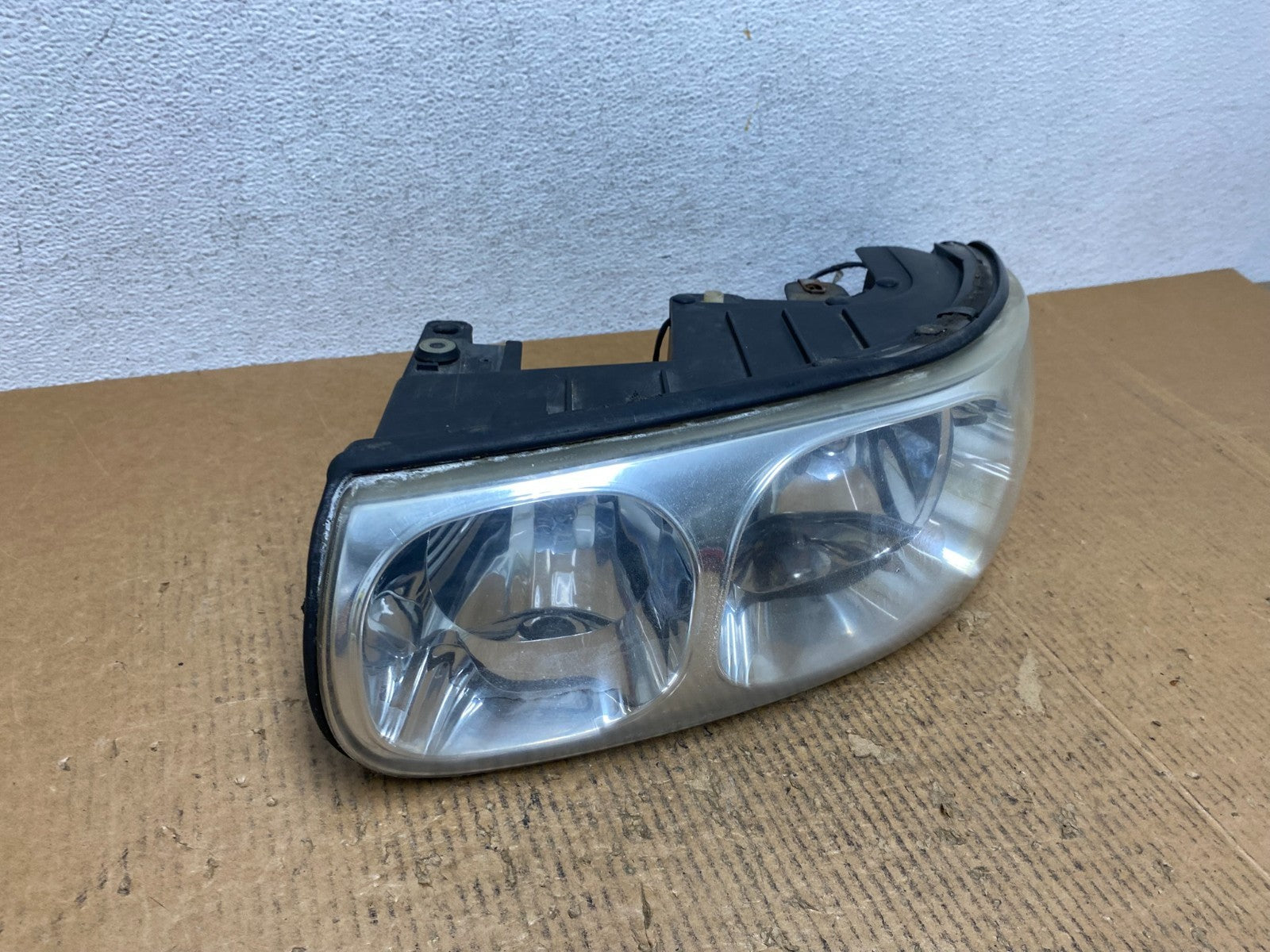 2000 to 2005 Buick Lesabre Headlight Left Driver Lh Side Halogen AE1608 DW2