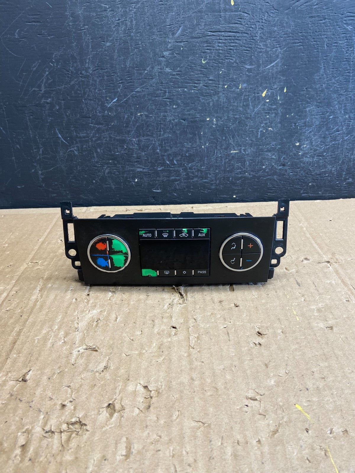 2007-2011 GMC Yukon Tahoe Automatic Climate Temperature Temp Control AD6882 DG0