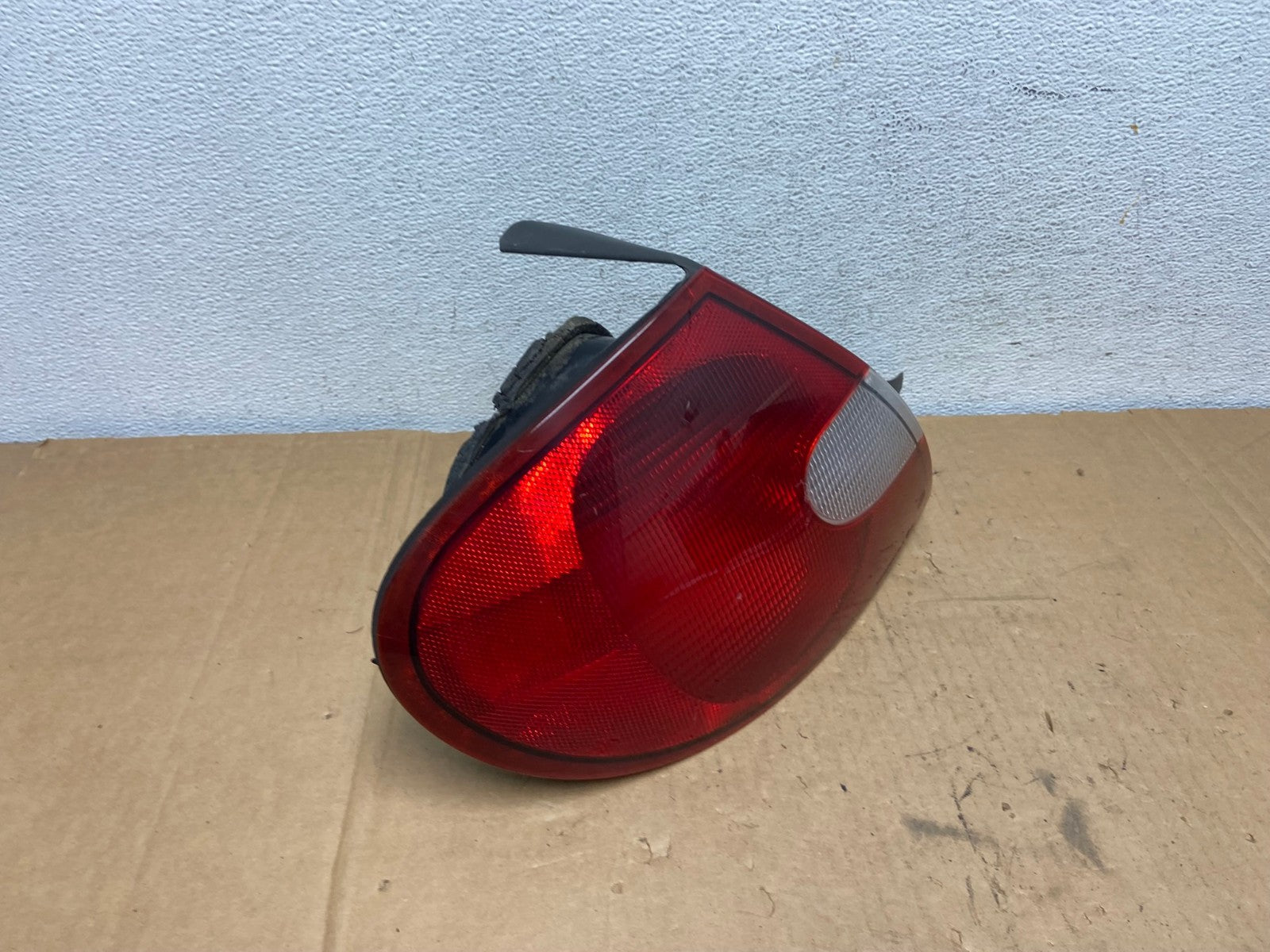 2000 2001 2002 Dodge Neon Left Driver LH Side Tail Light AD2788 LK2