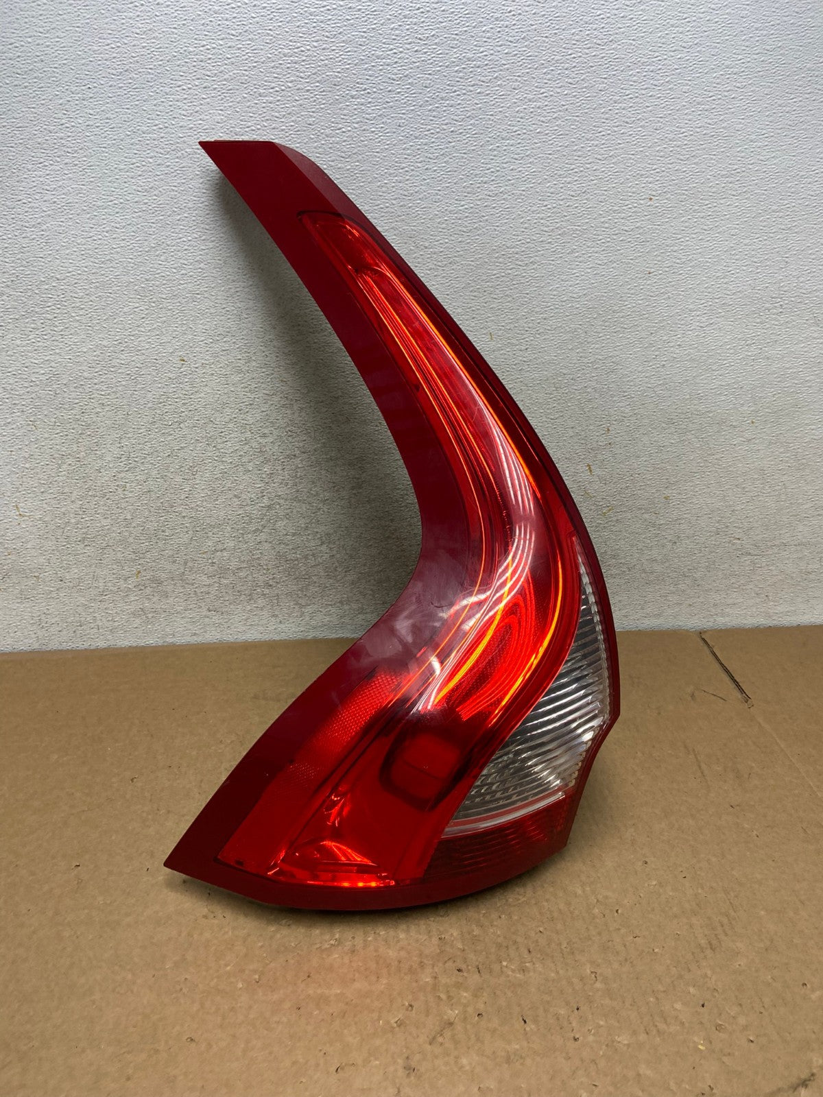 2009 to 2011 Volvo XC60 Left Driver LH Tail Light AI3451 LK2