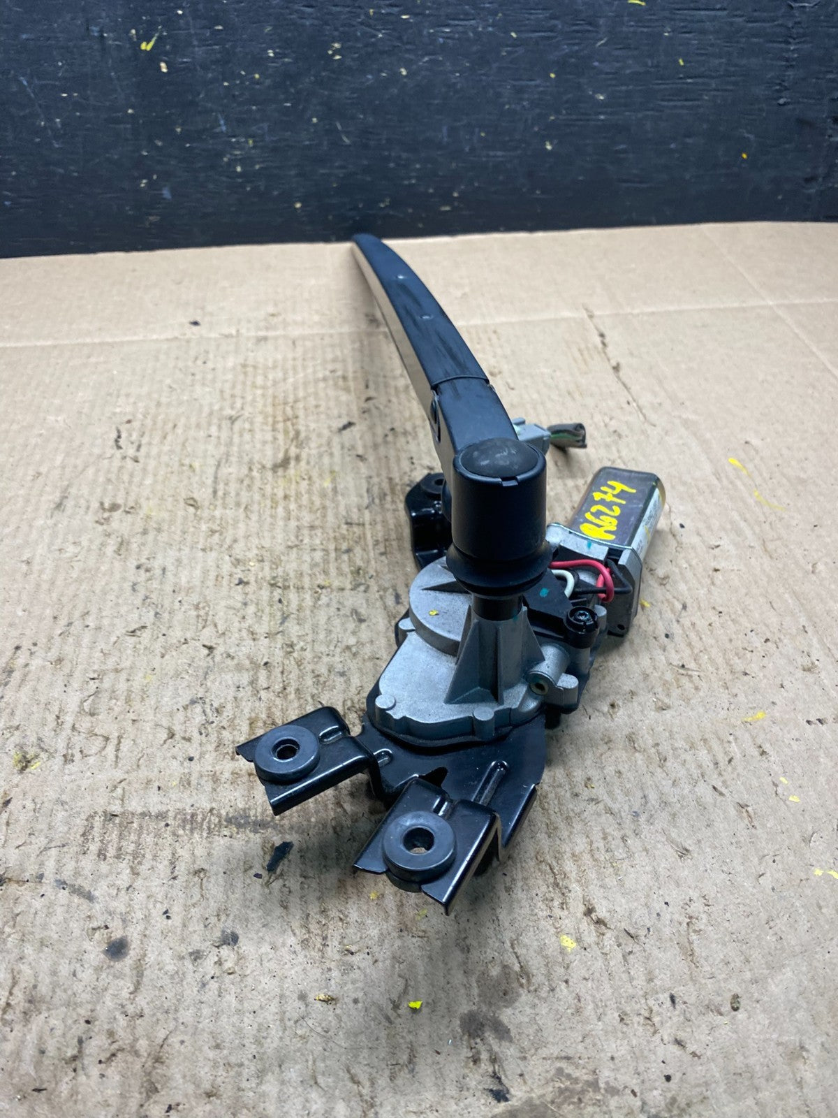 2012 to 2013 Land Rover LR4 Rear Glass Windshield Wiper Motor OEM R6274 DG2