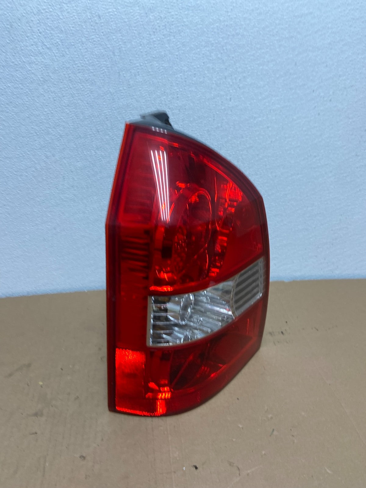 2005 to 2009 Hyundai Tucson Left Driver Lh Side Tail Light Oem AB6353 DW2