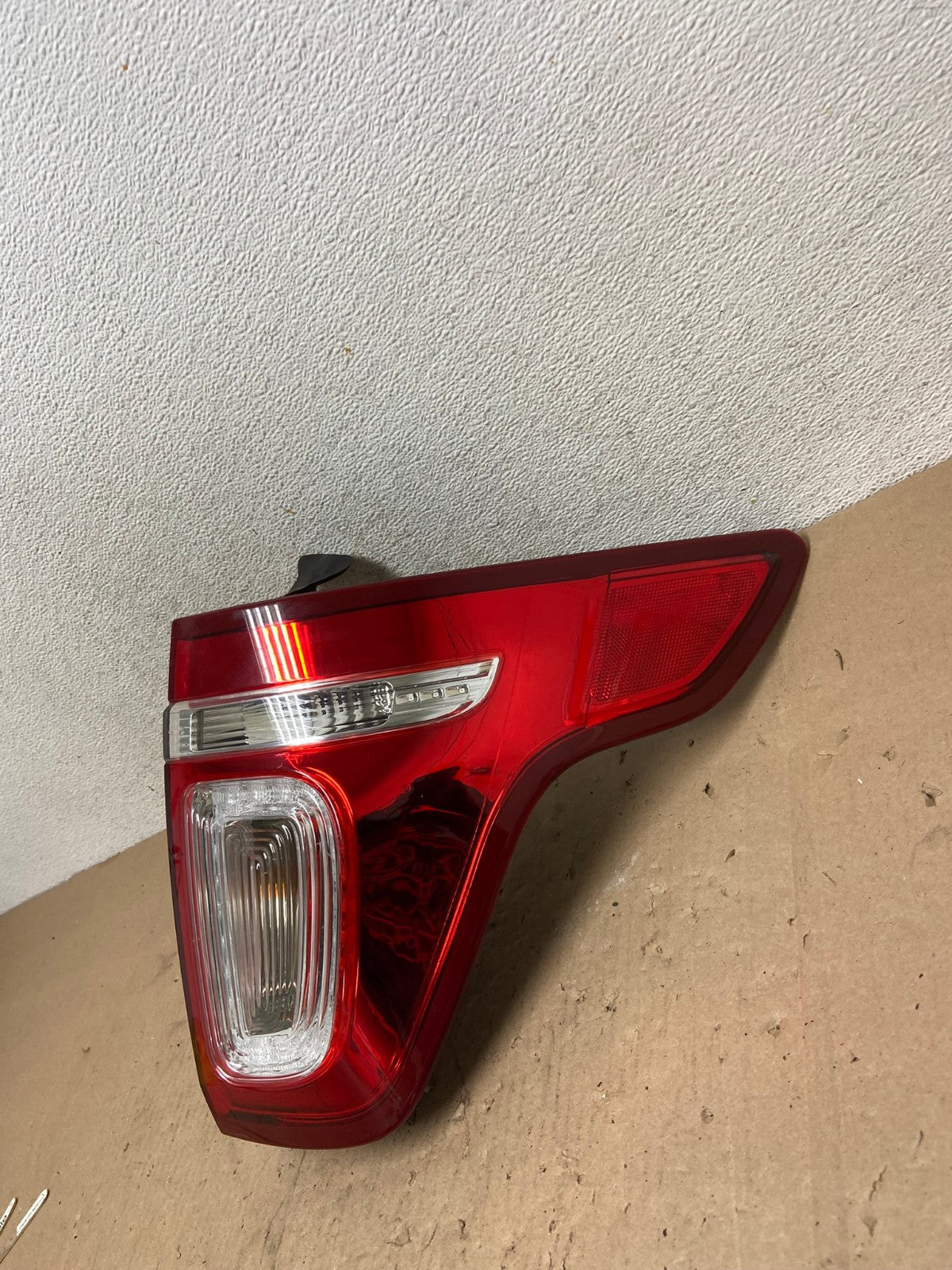 2011 2012 2013 2014 2015 Ford Explorer Right Passenger RH Tail light AE8929 LK2
