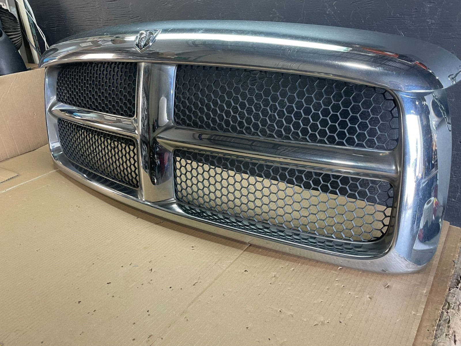 2002 2003 2004 2005 Dodge Ram 1500  Upper Front Grill Grille AF8477 DG1
