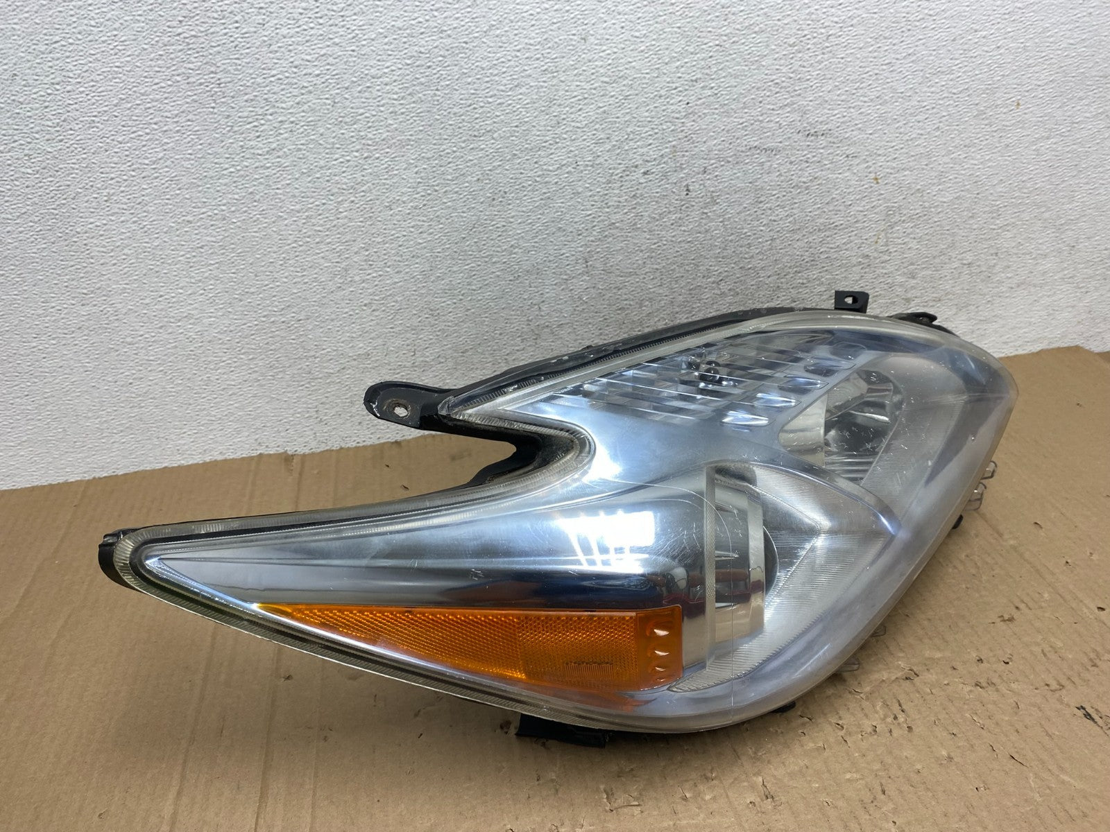 2010 - 2011 Toyota Prius Right Passenger Rh Blue Halogen Headlight AE9007 DW2