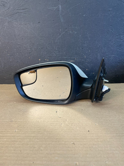 2014-2016 Hyundai Elantra Sedan Left Driver View Door Mirror AE8619 DW8