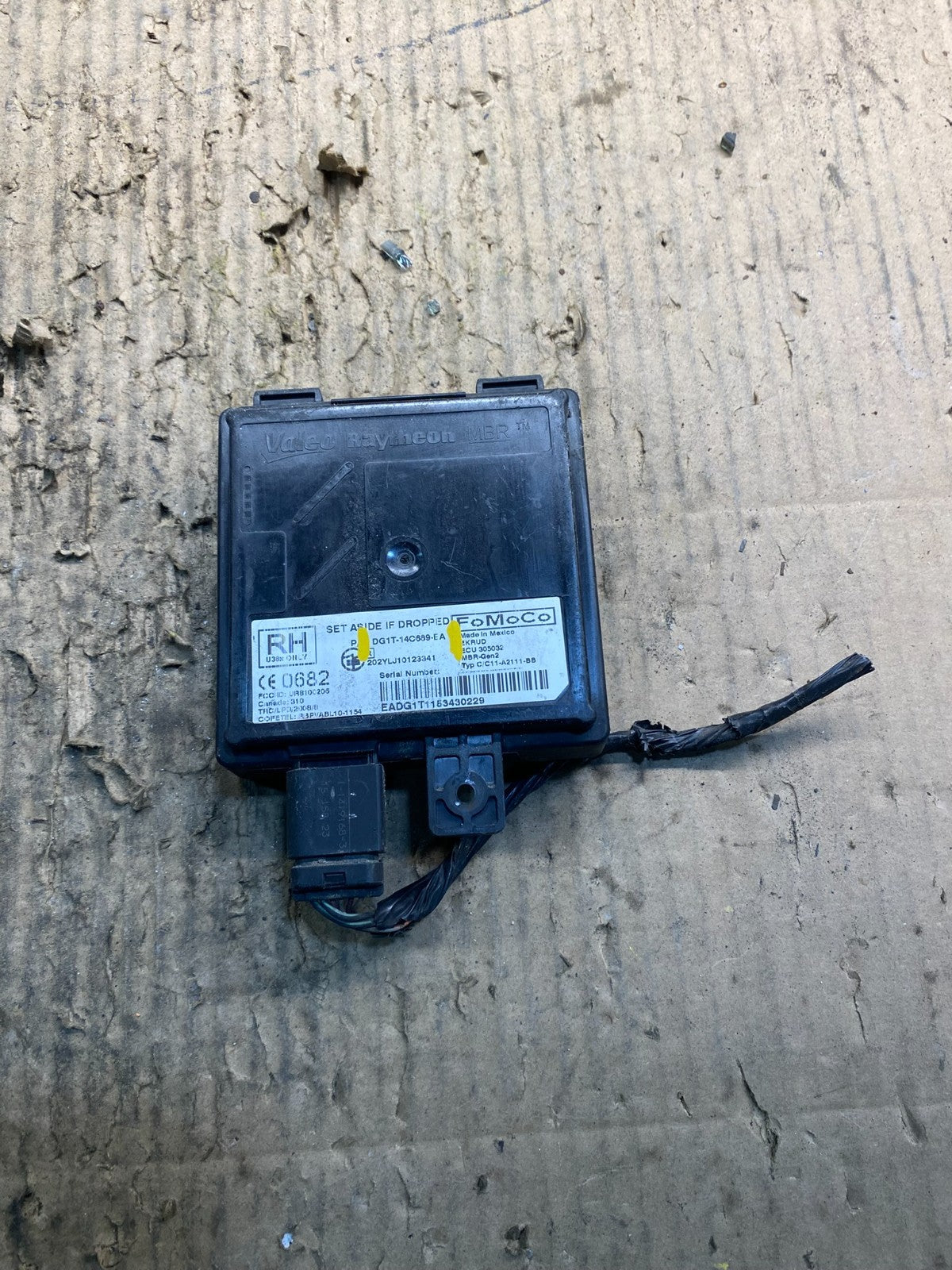 2013 to 2018 Ford Lincoln Rear Radar Blind Spot Module y1460 DG2