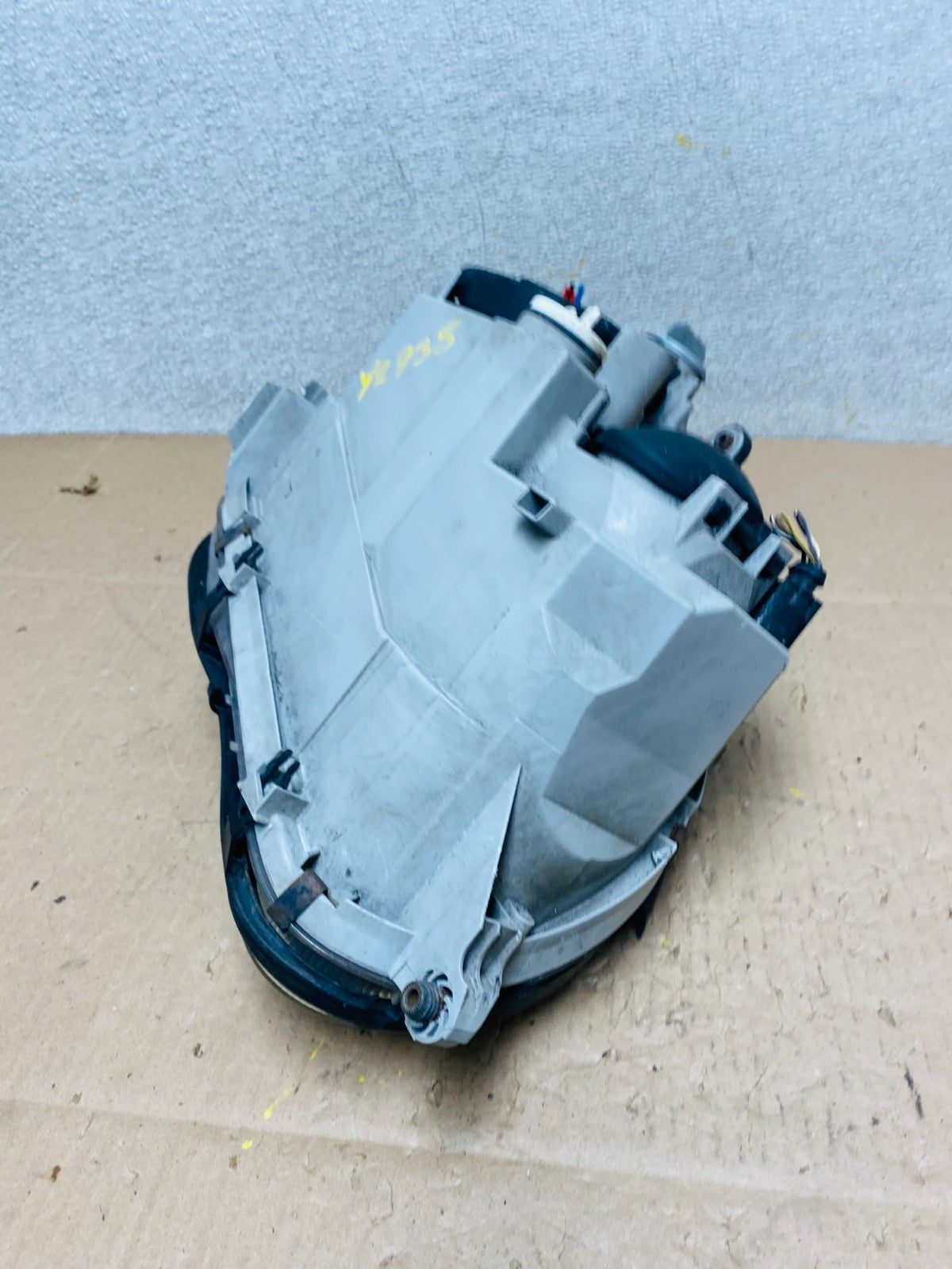 2005 to 2007 Mercedes-Benz C-Class Left Driver LH Side Headlight OEM Y2738 DW7