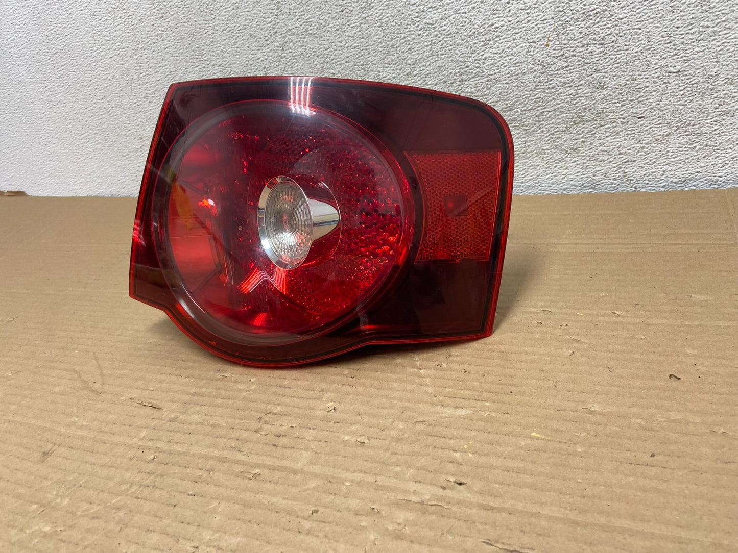 2008 2009 2010 Volkswagen Jetta Right Passenger RH Side Tail Light AG8929 DW2