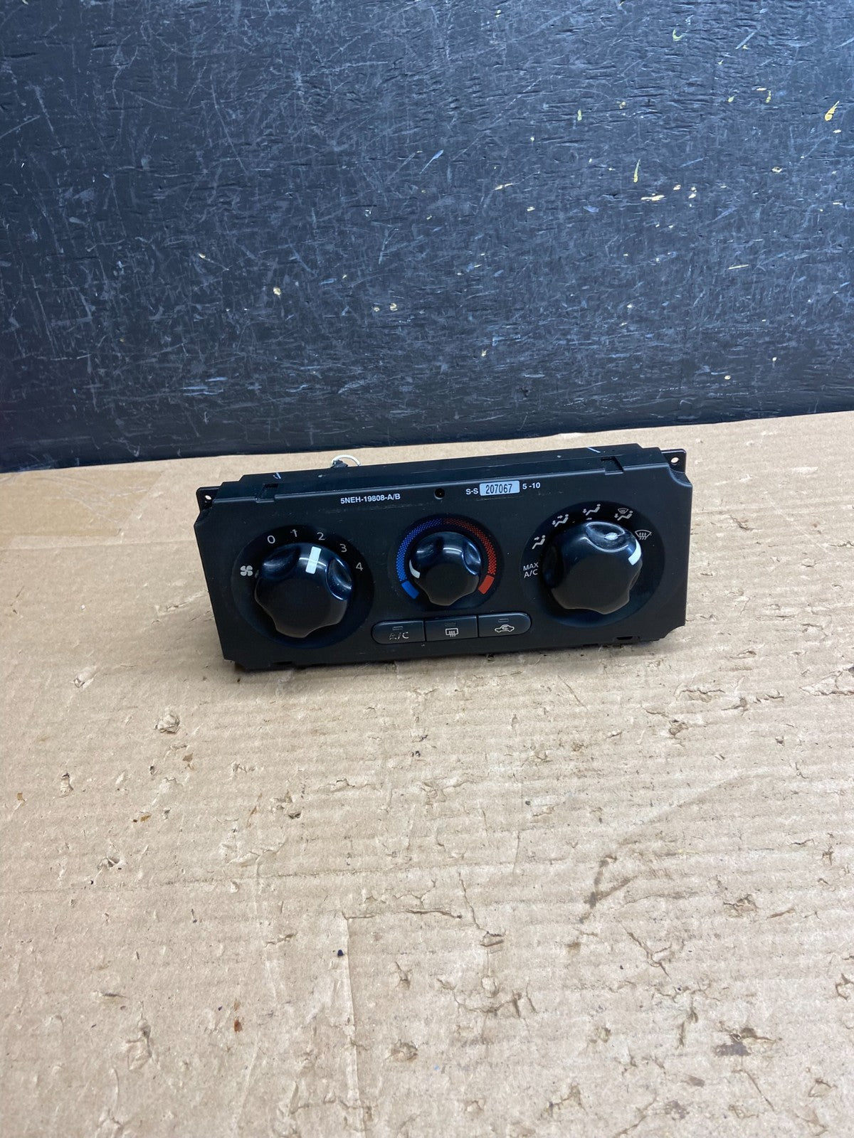 2005-2012 Nissan Xterra A/C Heat Temperature Climate Control AG8576 DG0