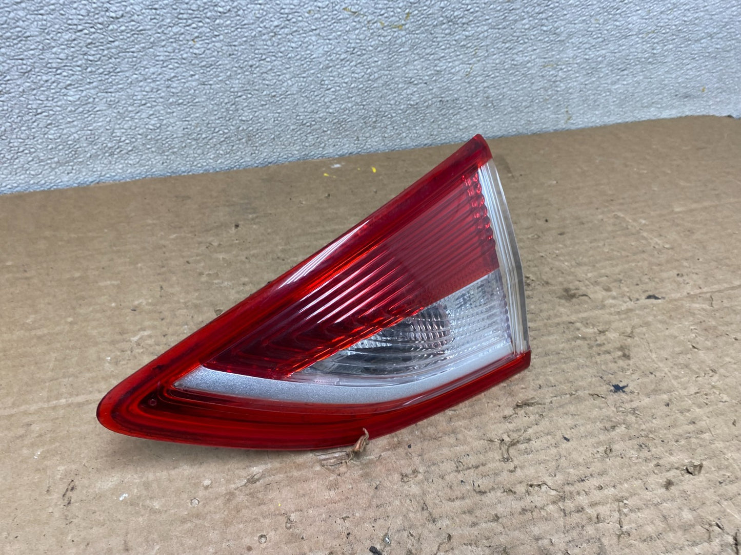 2013 to 2016 Ford Escape Right Passenger RH Side Inner Tail Light OEM Z3004 PS2