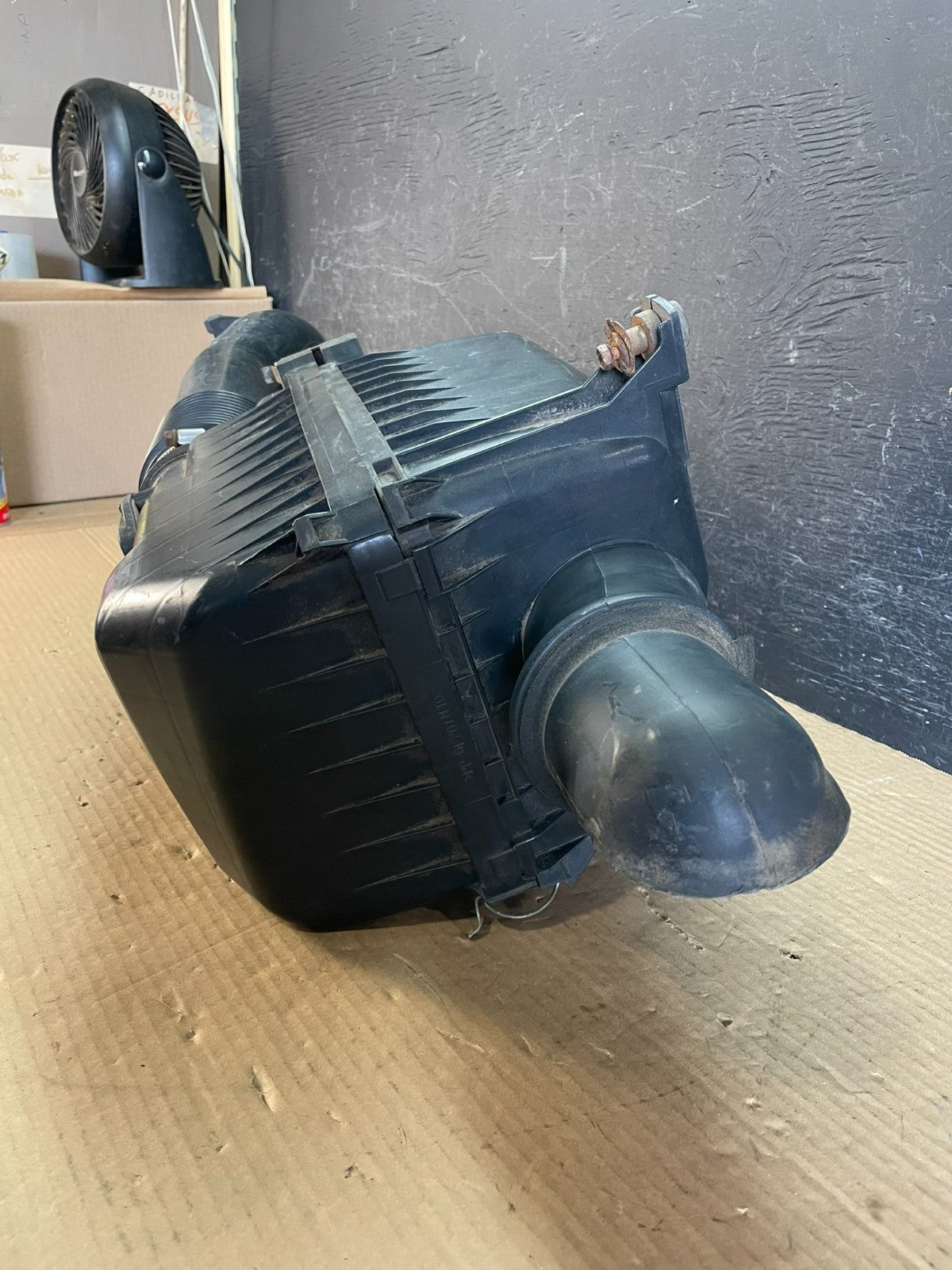 2001-2004 Toyota Sequoia Tundra 4.7L V8 Air Cleaner Intake Filter Box AF3509 DG1