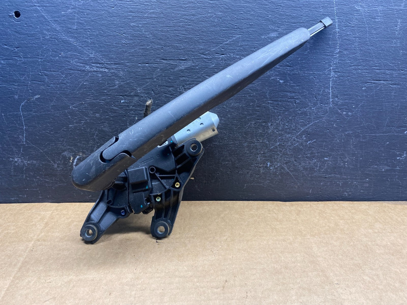 2020 to 2023 Ford Explorer Rear Windshield Wiper Motor ad7518 DG0
