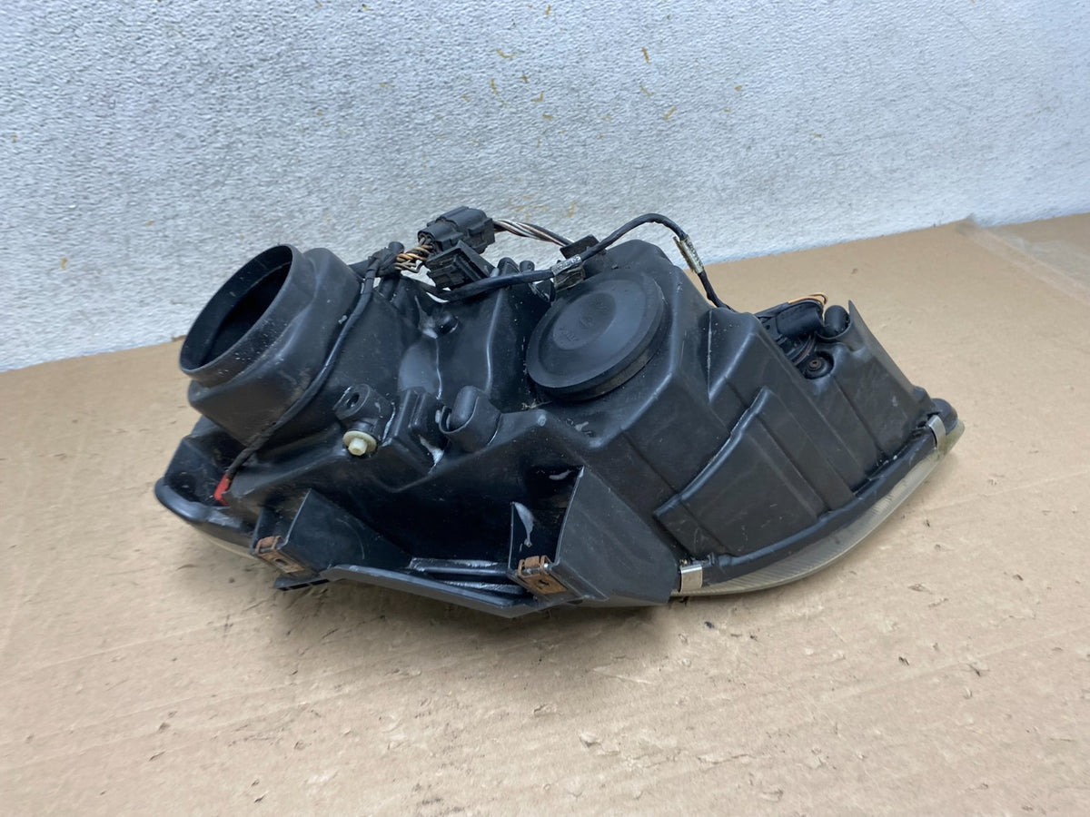 2004 to 2006 Chrysler Pacifica Headlight Right Passenger Halogen AI1029 DW4