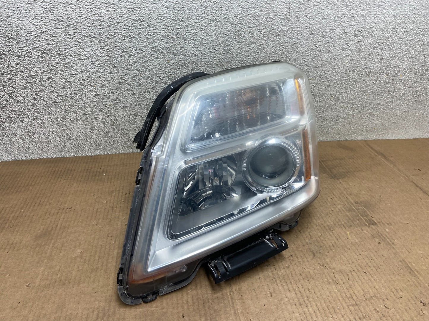 2010 to 2015 GMC Terrain Halogen Left Driver Lh Side Headlight AA6525 DW2