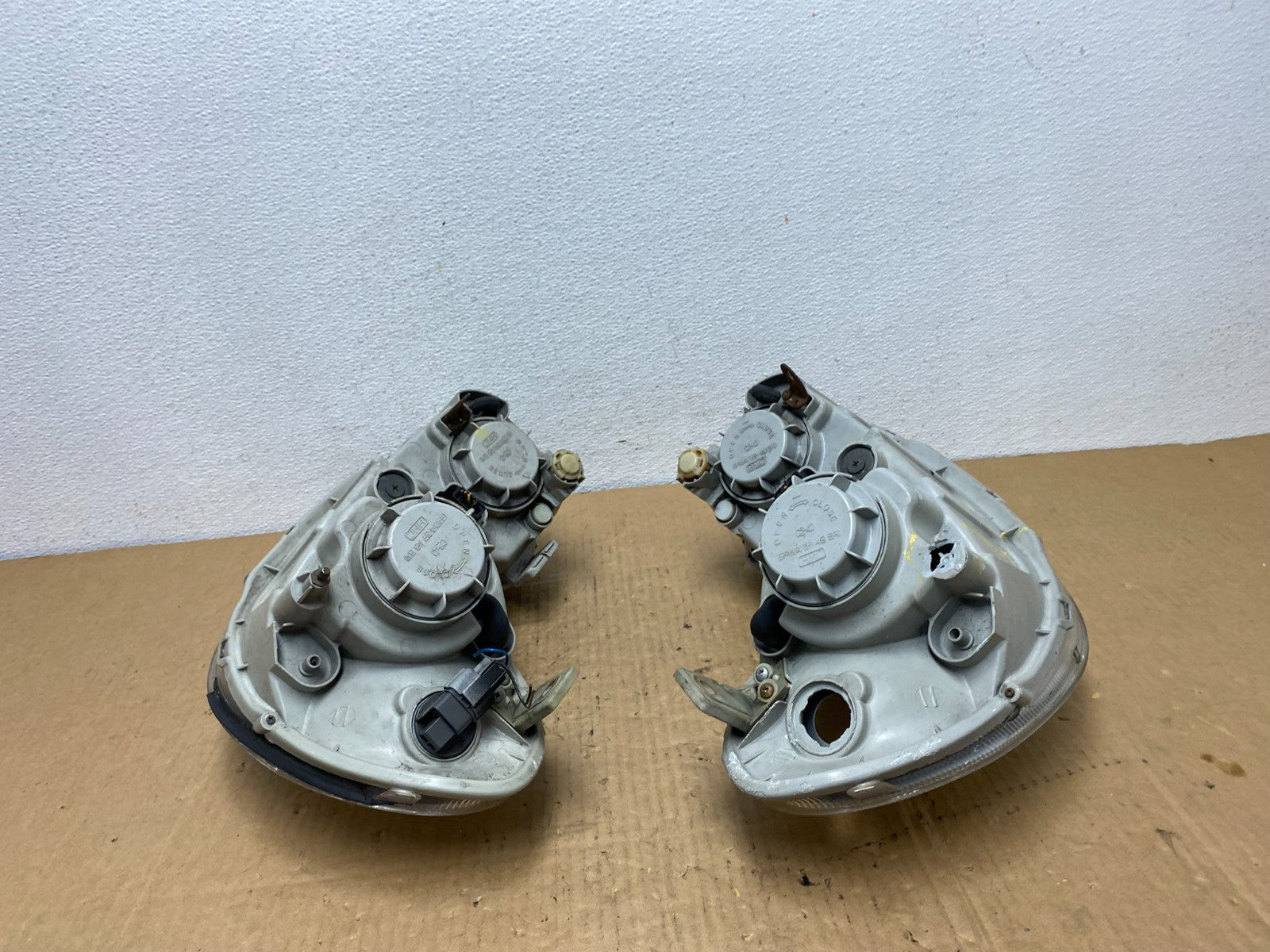 2002 - 2005 Hyundai Sonata Left+Right Headlights Halogen AC7719 DW9