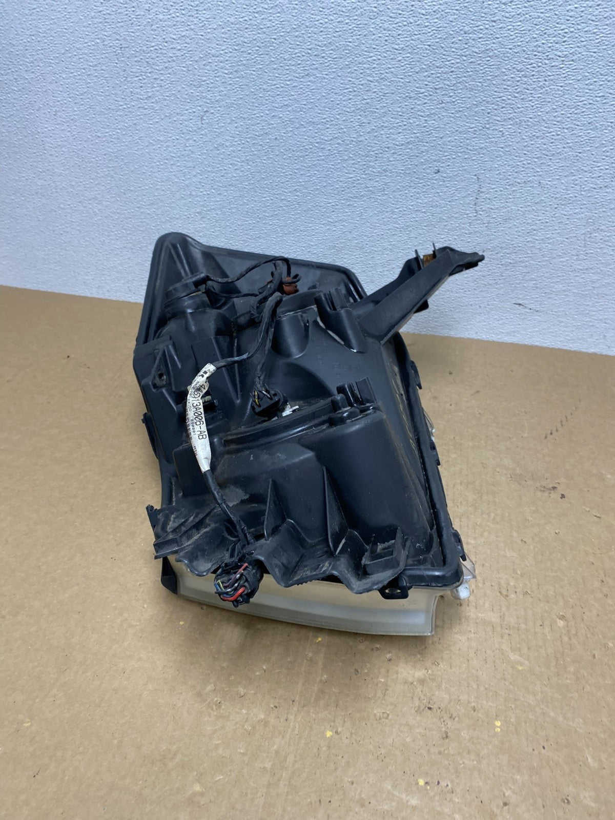 2004 to 2007 Nissan Armada Right Passenger RH Side Headlight Oem AC1200 DW8