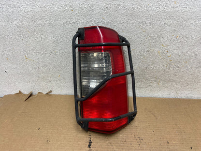 2002 2003 2004 Nissan Xterra Right Passenger RH Side Tail Light AH4130 DW0